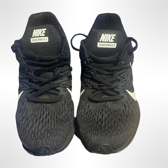 Nike Zoom Winflo 5 Women’s Size 6 US Running Sneakers Black And White AA7406-006 - Picture 2 of 5